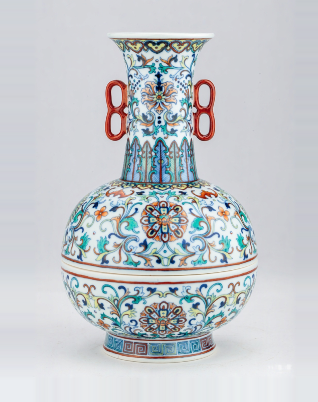 Blue-and-White Doucai Union Vase (Heping) with Floral Pattern
