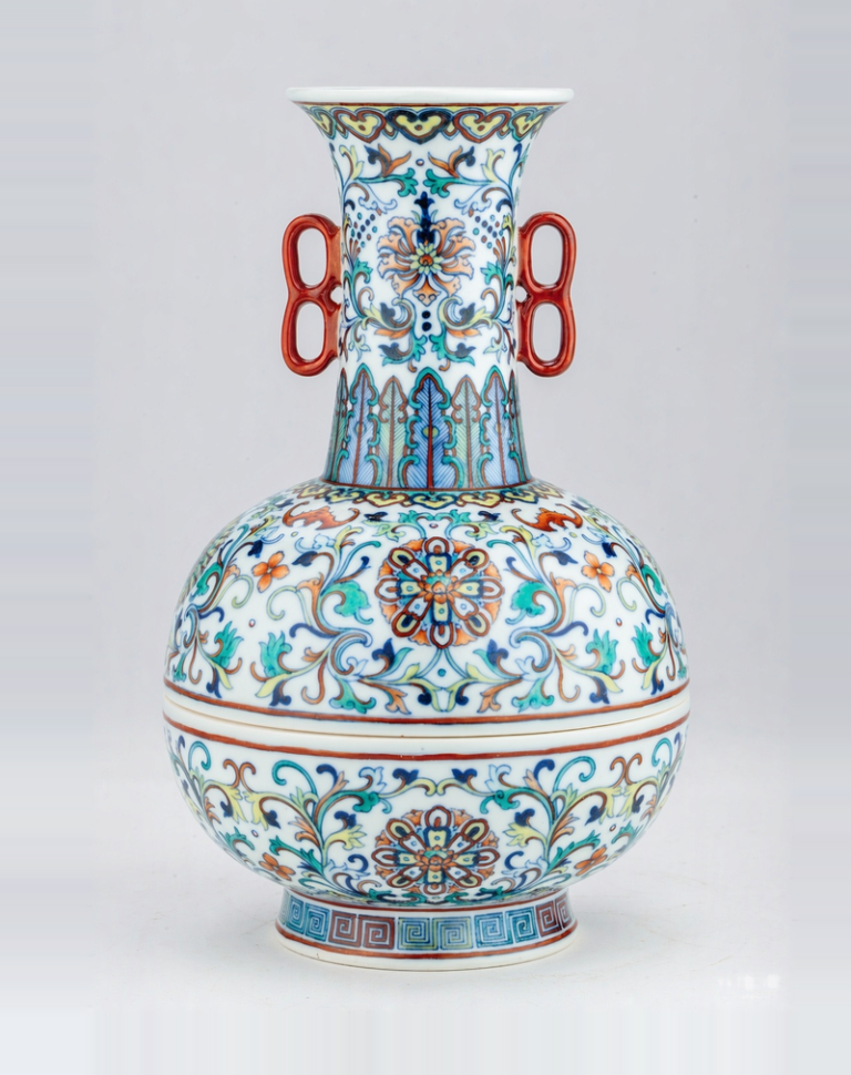Blue-and-White Doucai Union Vase (Heping) with Floral Pattern